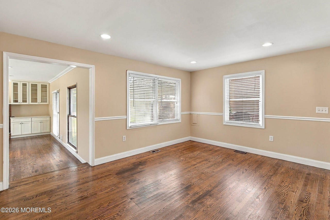 52 Greenwood Rd - Photo 7 of 19