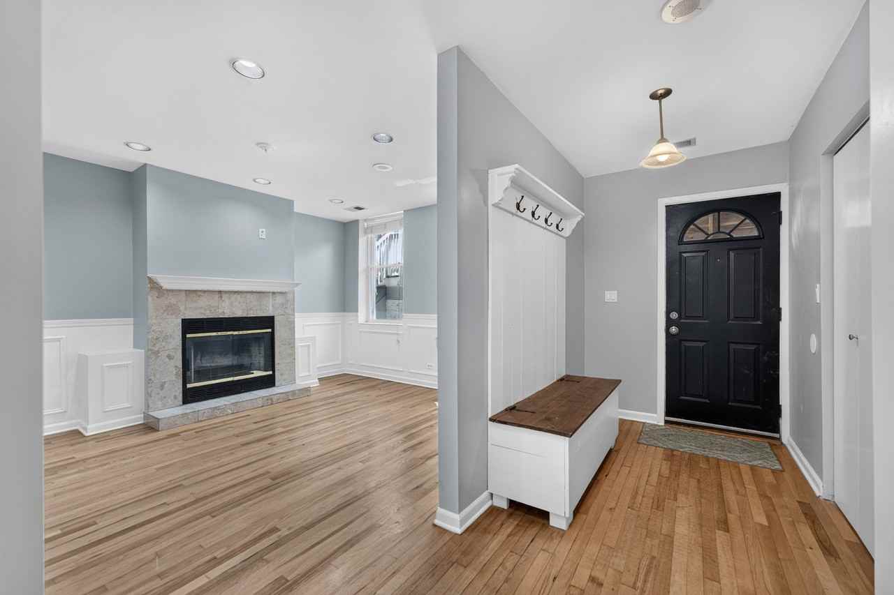 1629 N Clybourn Ave #G - Photo 3 of 17