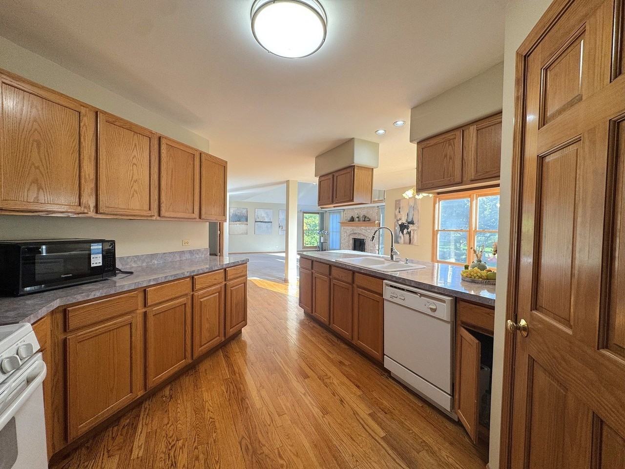 780 Sigmund Rd - Photo 6 of 25