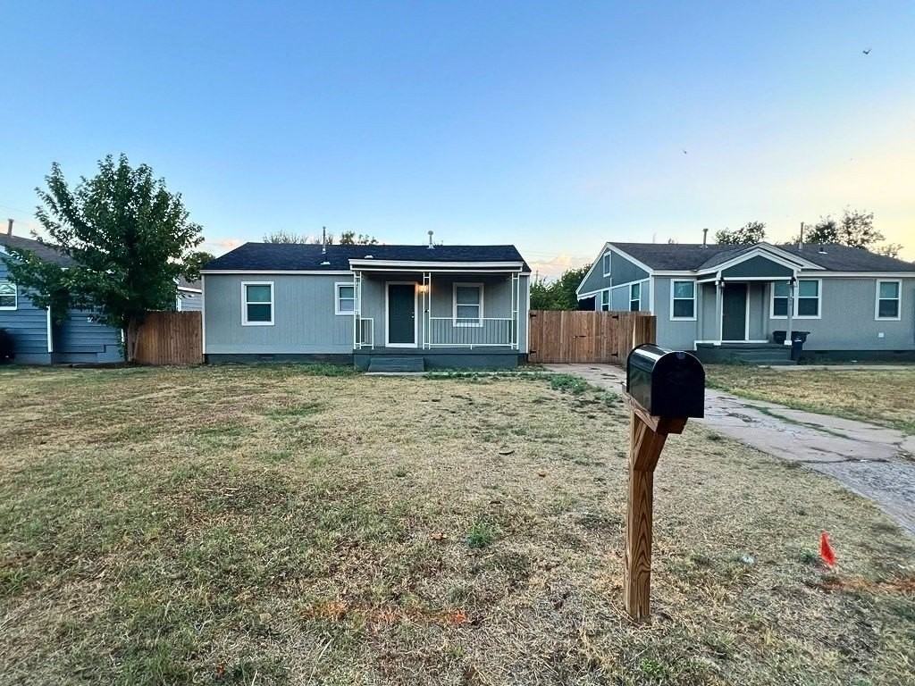 1804 Nw Baldwin Ave - Photo 2 of 14