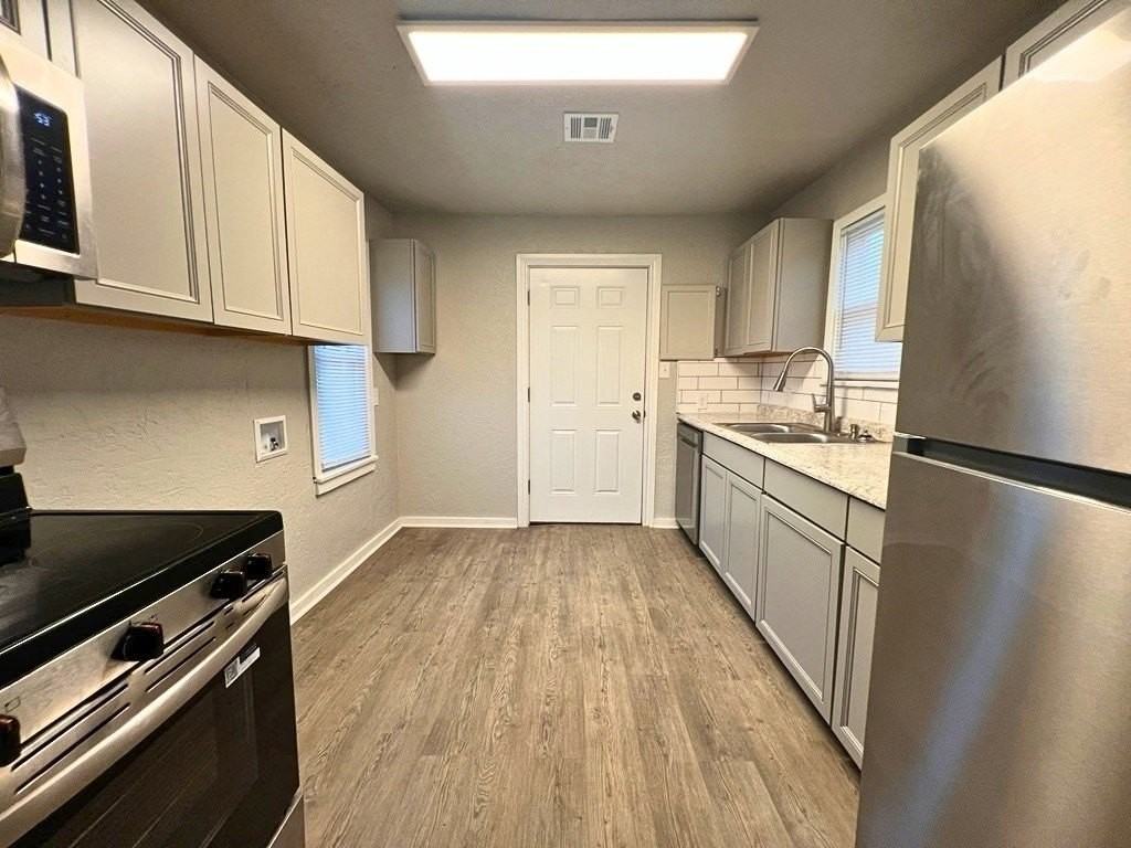 1804 Nw Baldwin Ave - Photo 6 of 14