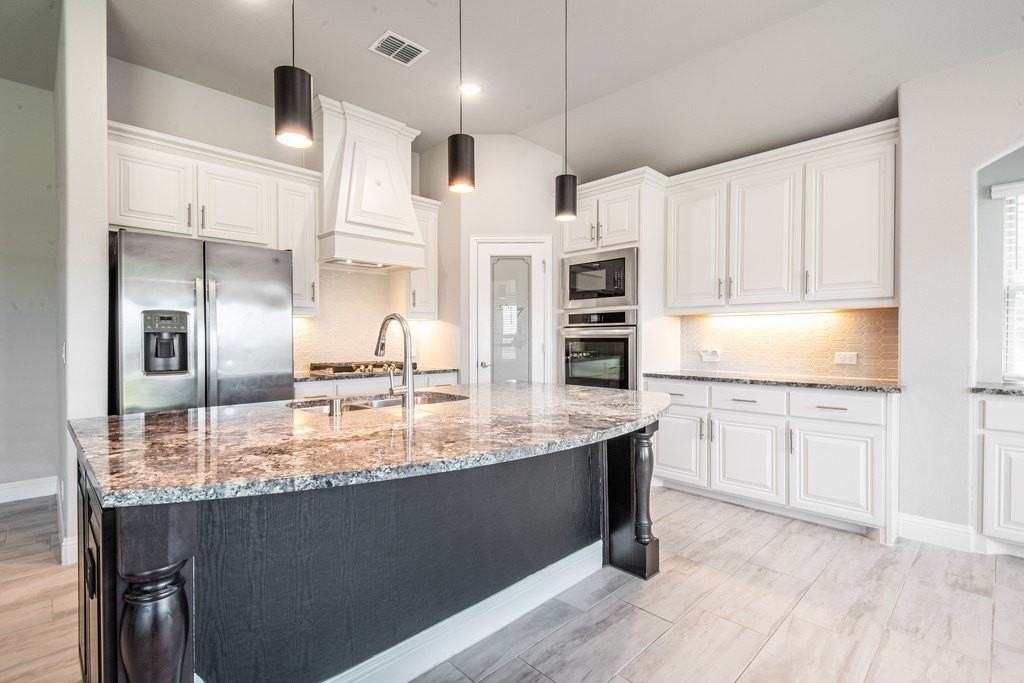 505 Livia St - Photo 5 of 26