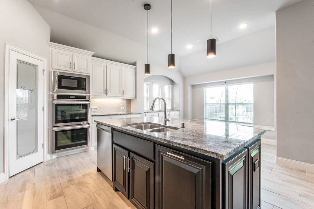 505 Livia St - Photo 6 of 26