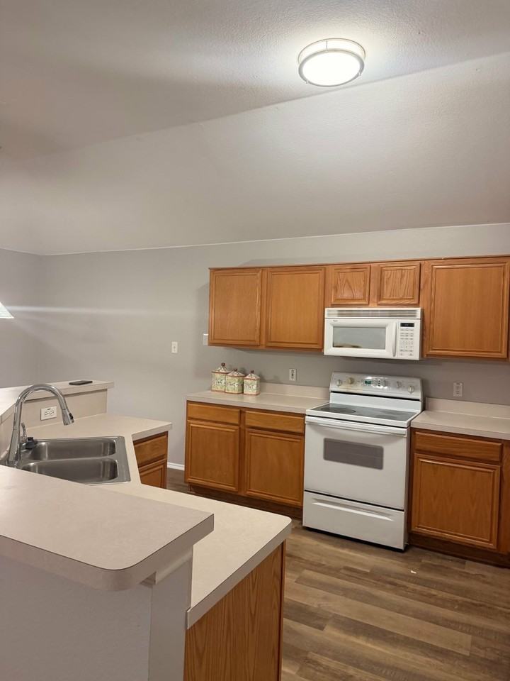 1619 Wintercrest Rd - Photo 3 of 10
