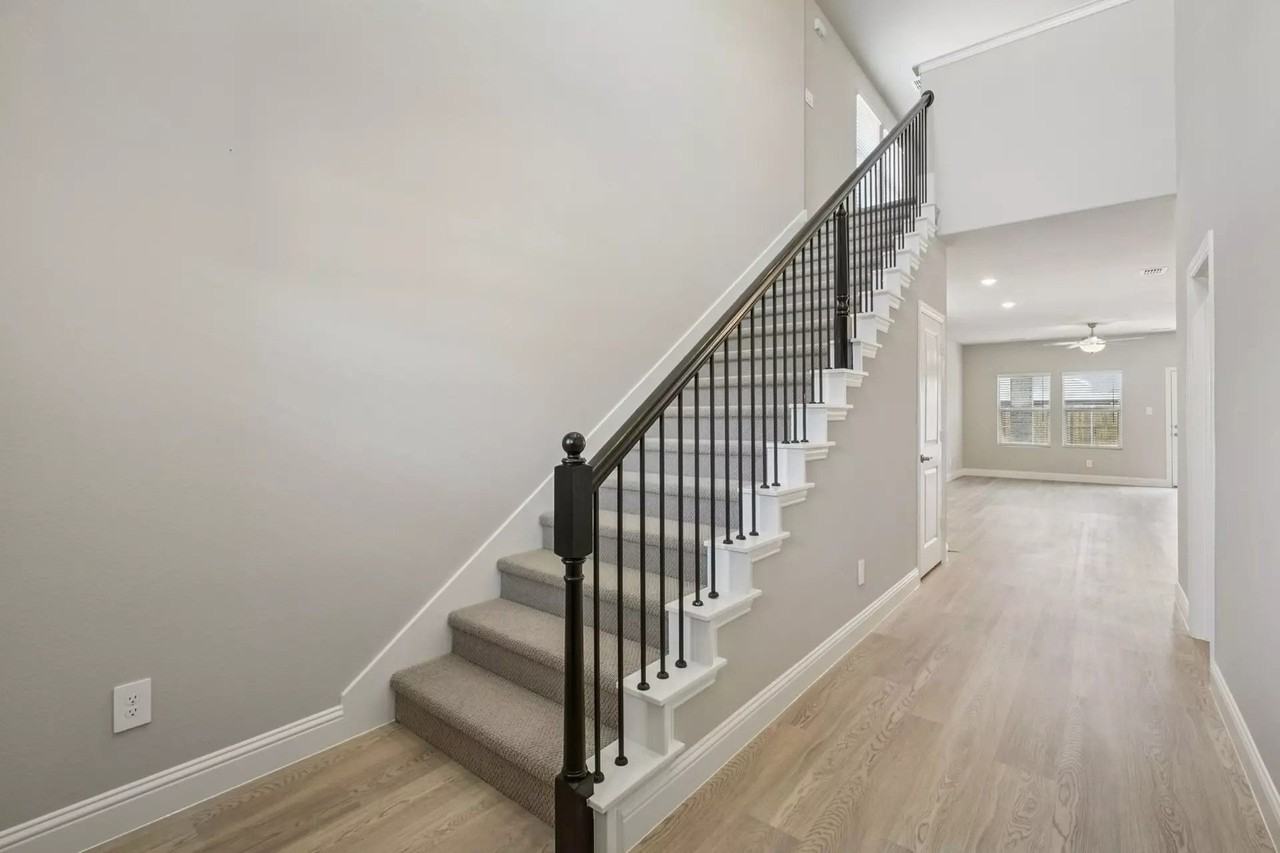 525 Blanton St - Photo 2 of 37