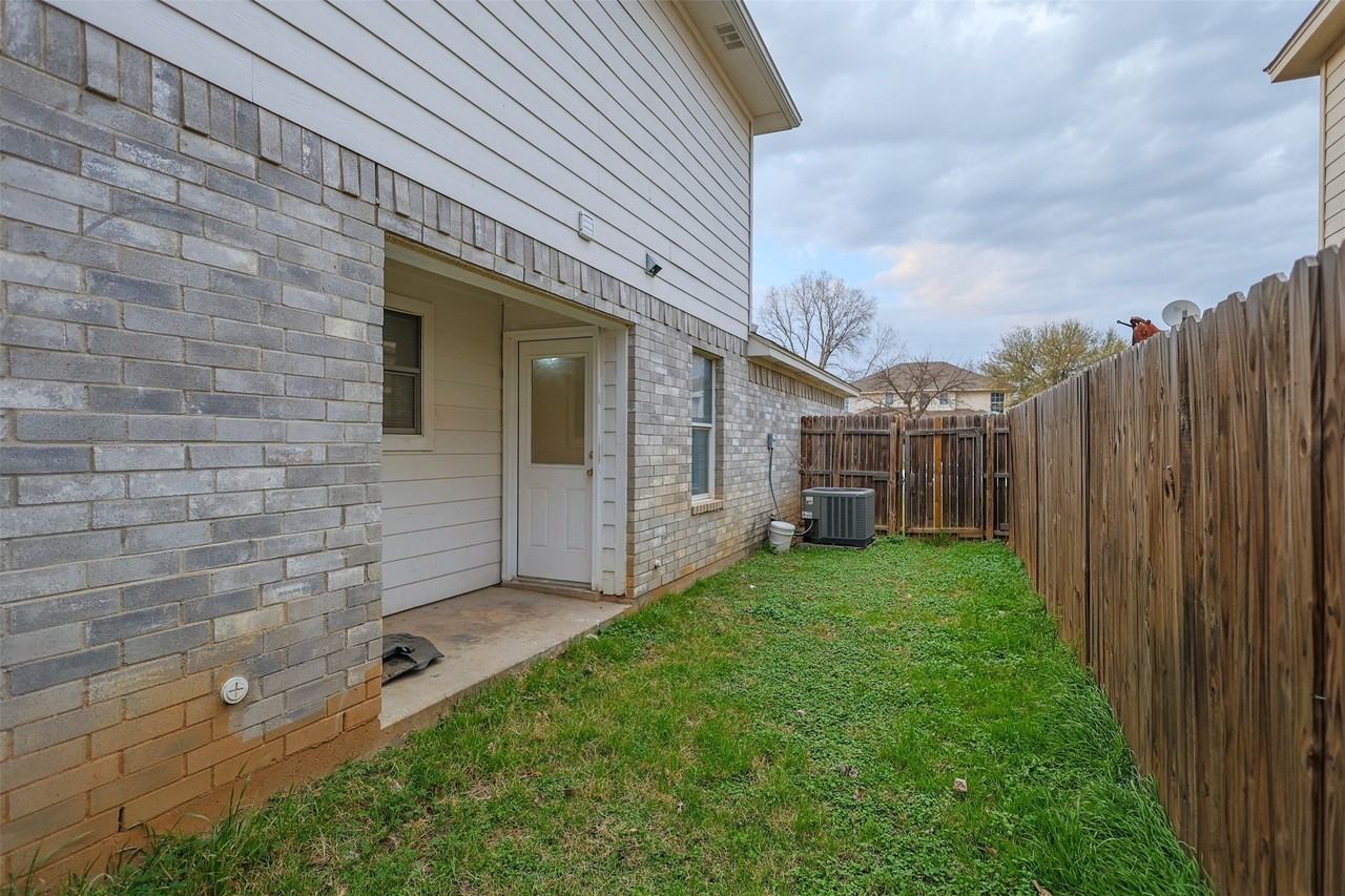 1208 Village Garden Dr - Photo 2 of 23