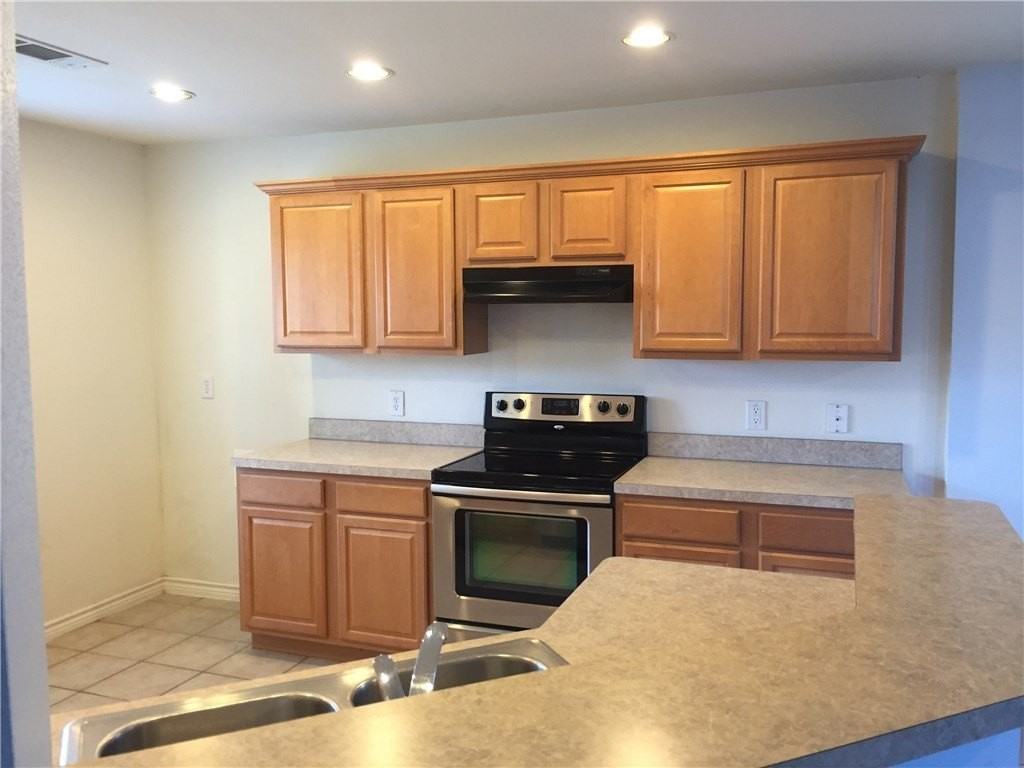 6908 Planters Row Dr - Photo 3 of 23