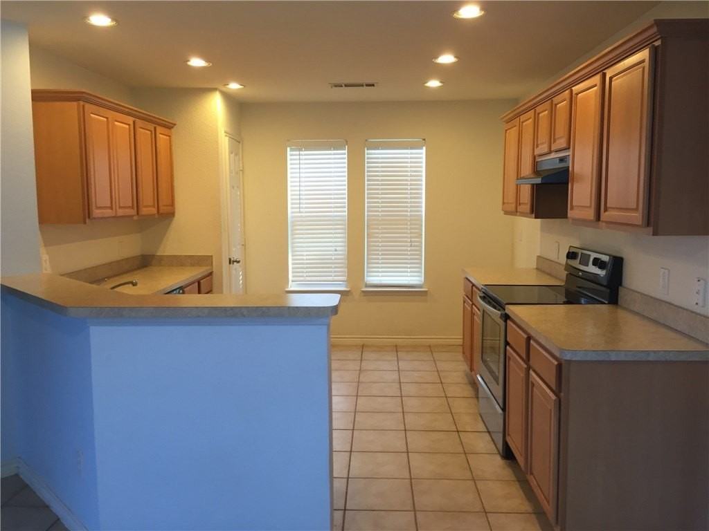 6908 Planters Row Dr - Photo 4 of 23