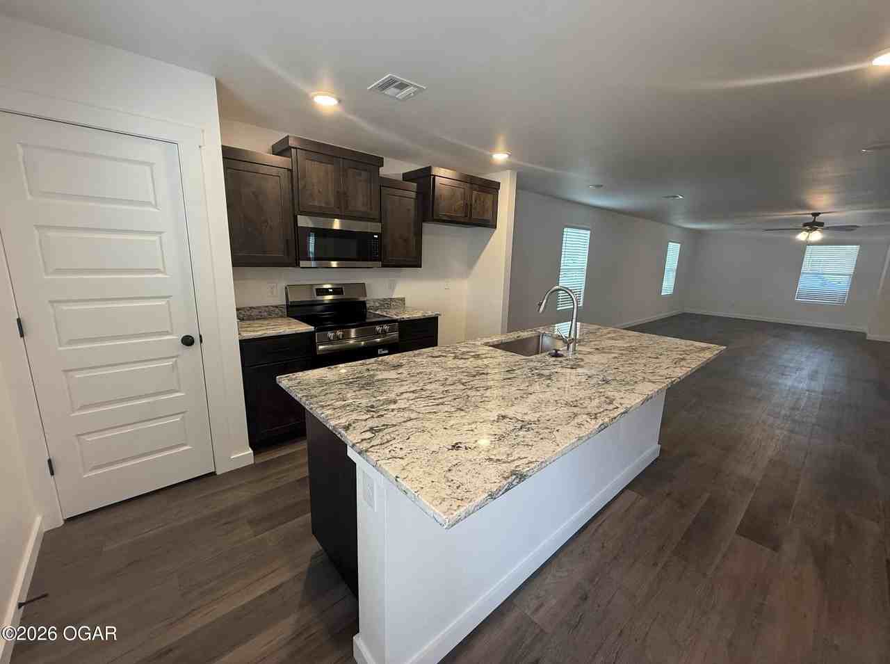 922 Caitlan Dr - Photo 3 of 13