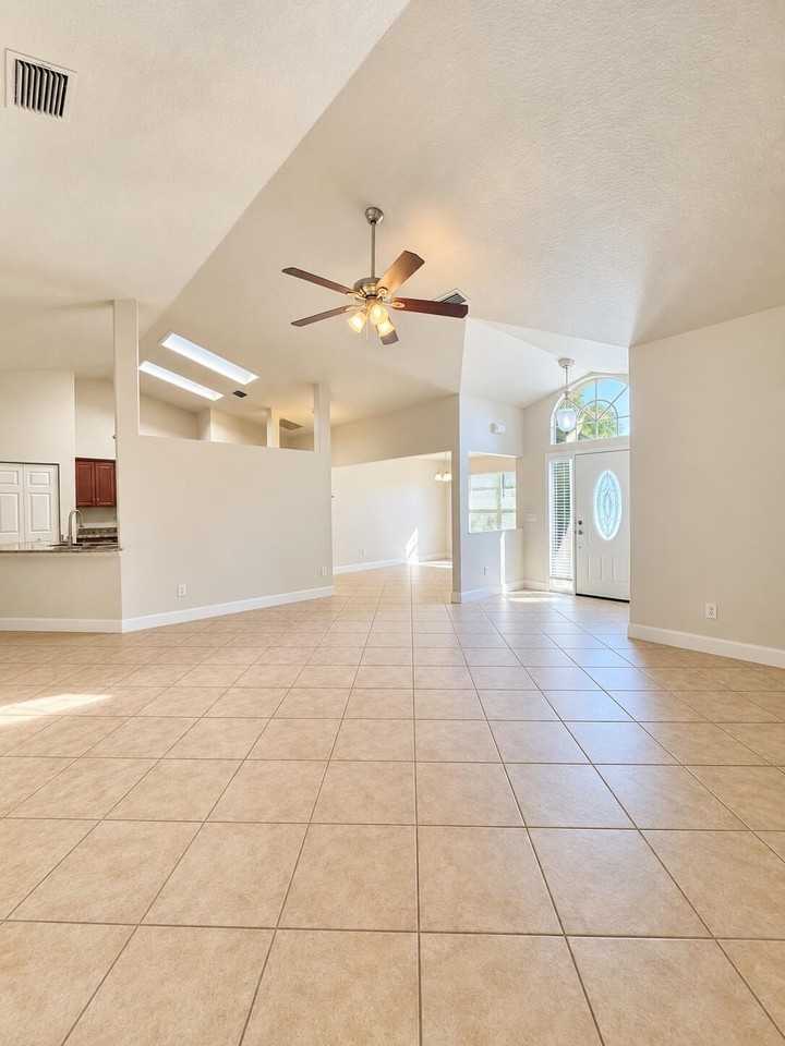 107 Keystone Dr - Photo 3 of 23