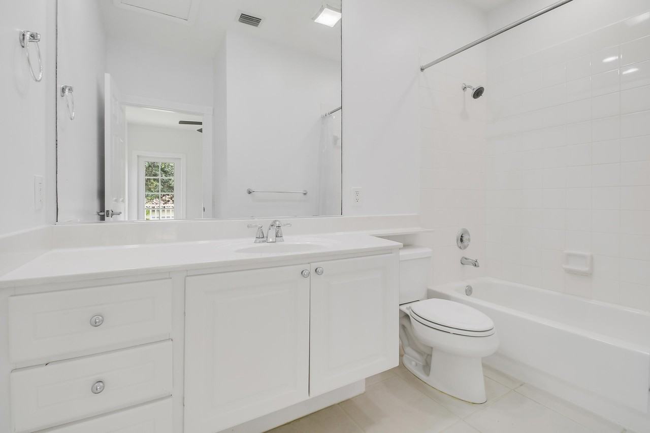 4014 Community Dr #1 - Photo 4 of 21