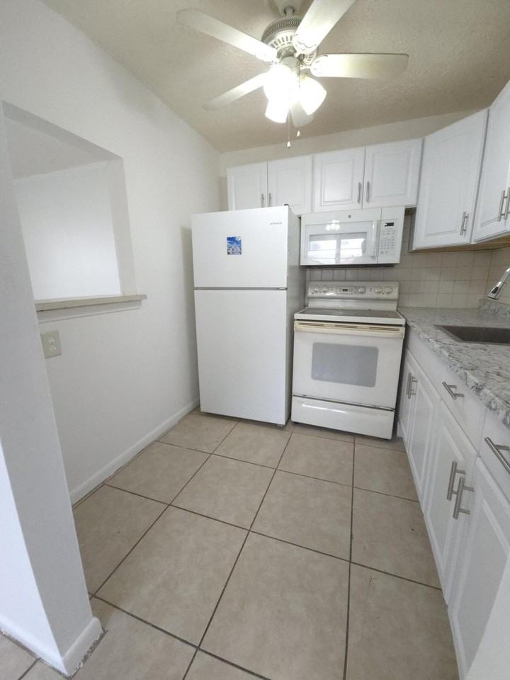 129 Norwich F - Photo 6 of 35
