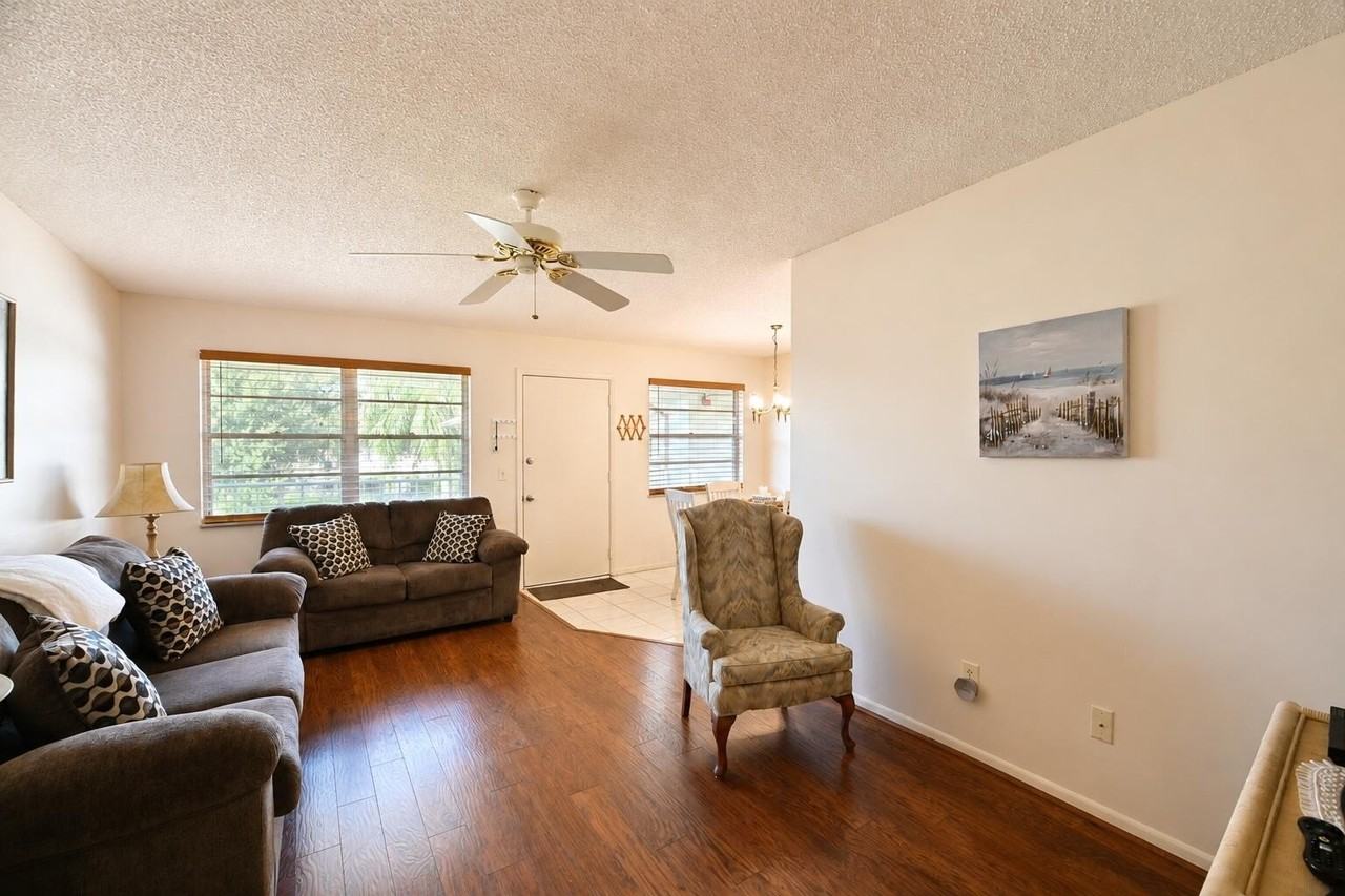 27 Lake Vista Trl #203 - Photo 3 of 19