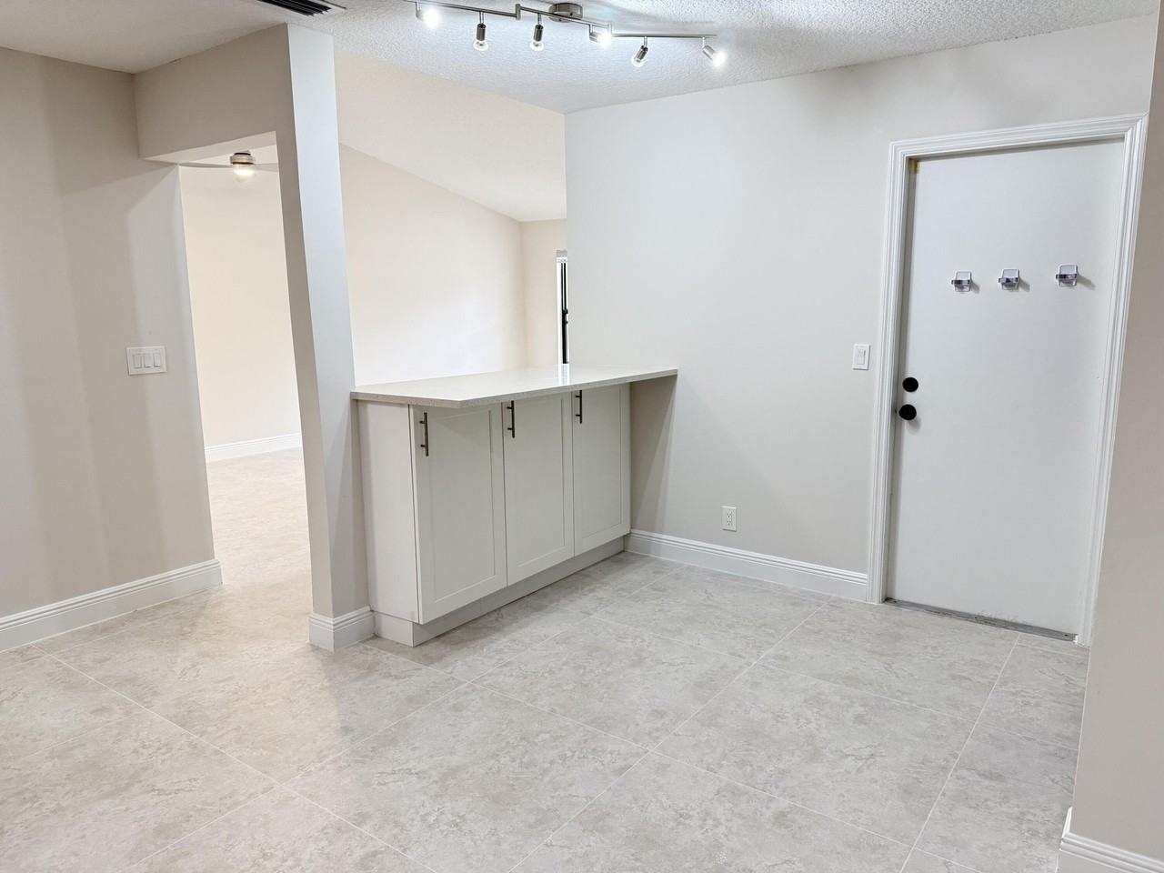 1065 Mulberry Pl - Photo 5 of 17