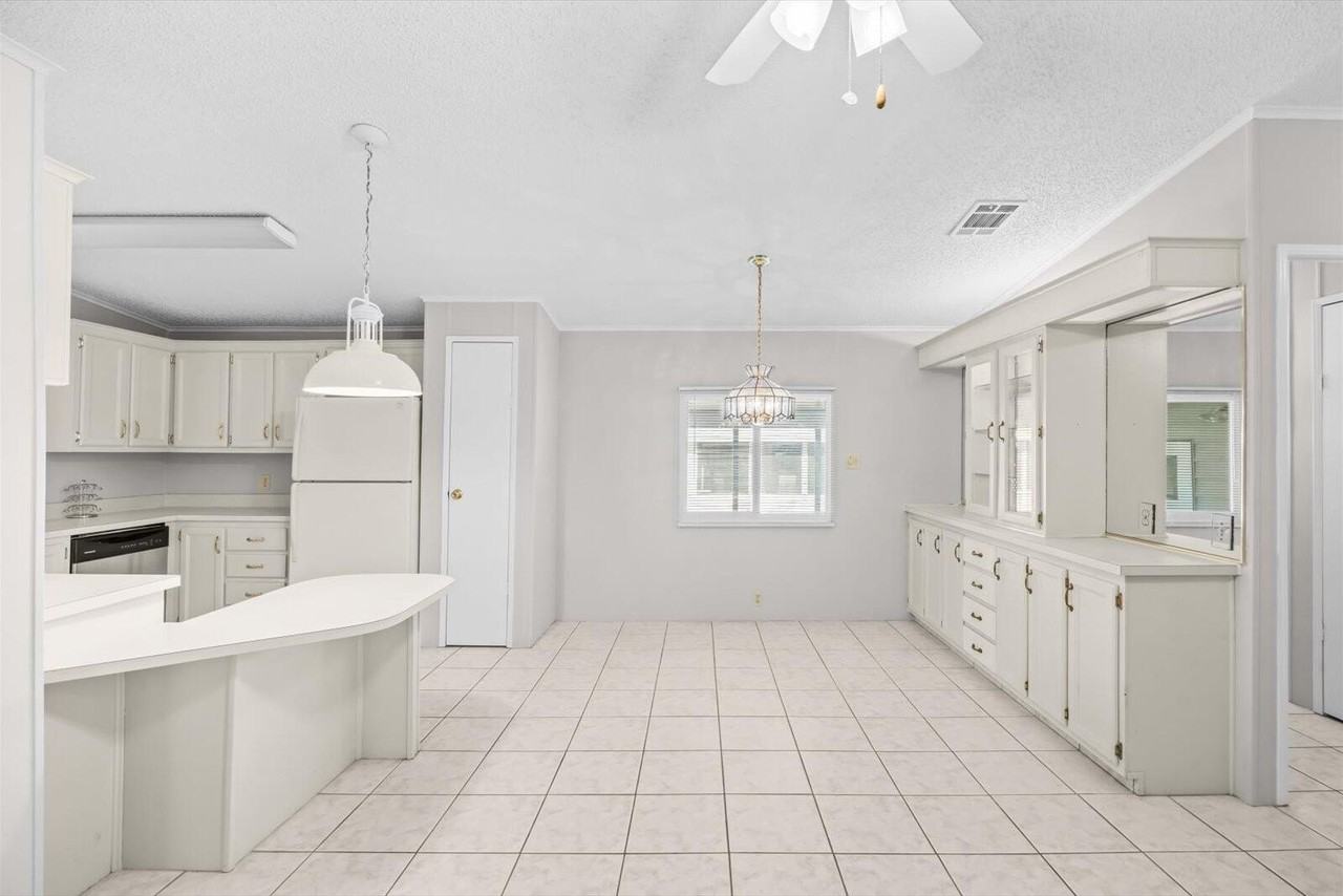 8221 Cinnamon Ln - Photo 4 of 20