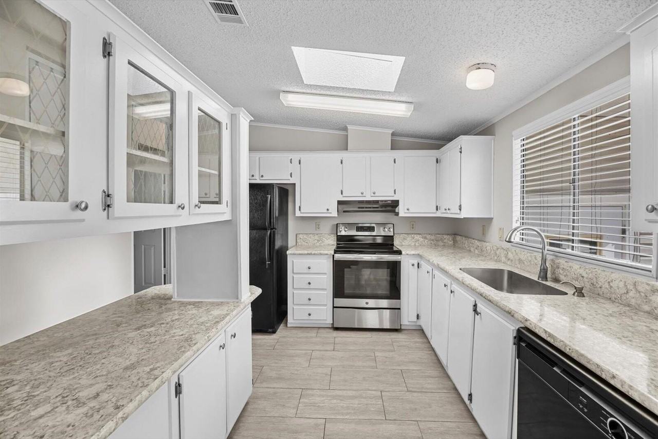 8530 Leadtree Ct - Photo 6 of 25