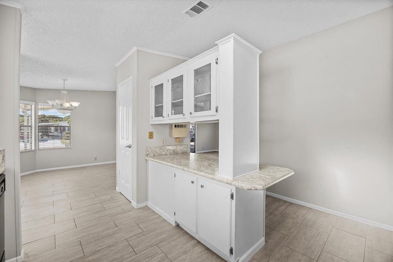 8530 Leadtree Ct - Photo 7 of 25