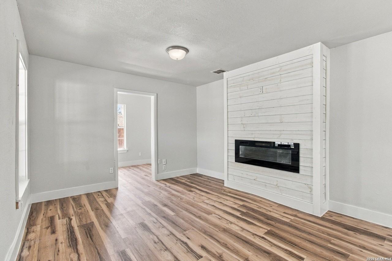 302 Mcdougal Ave #1 - Photo 4 of 23
