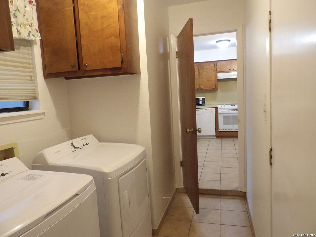 240 Glenbrook Dr - Photo 6 of 37