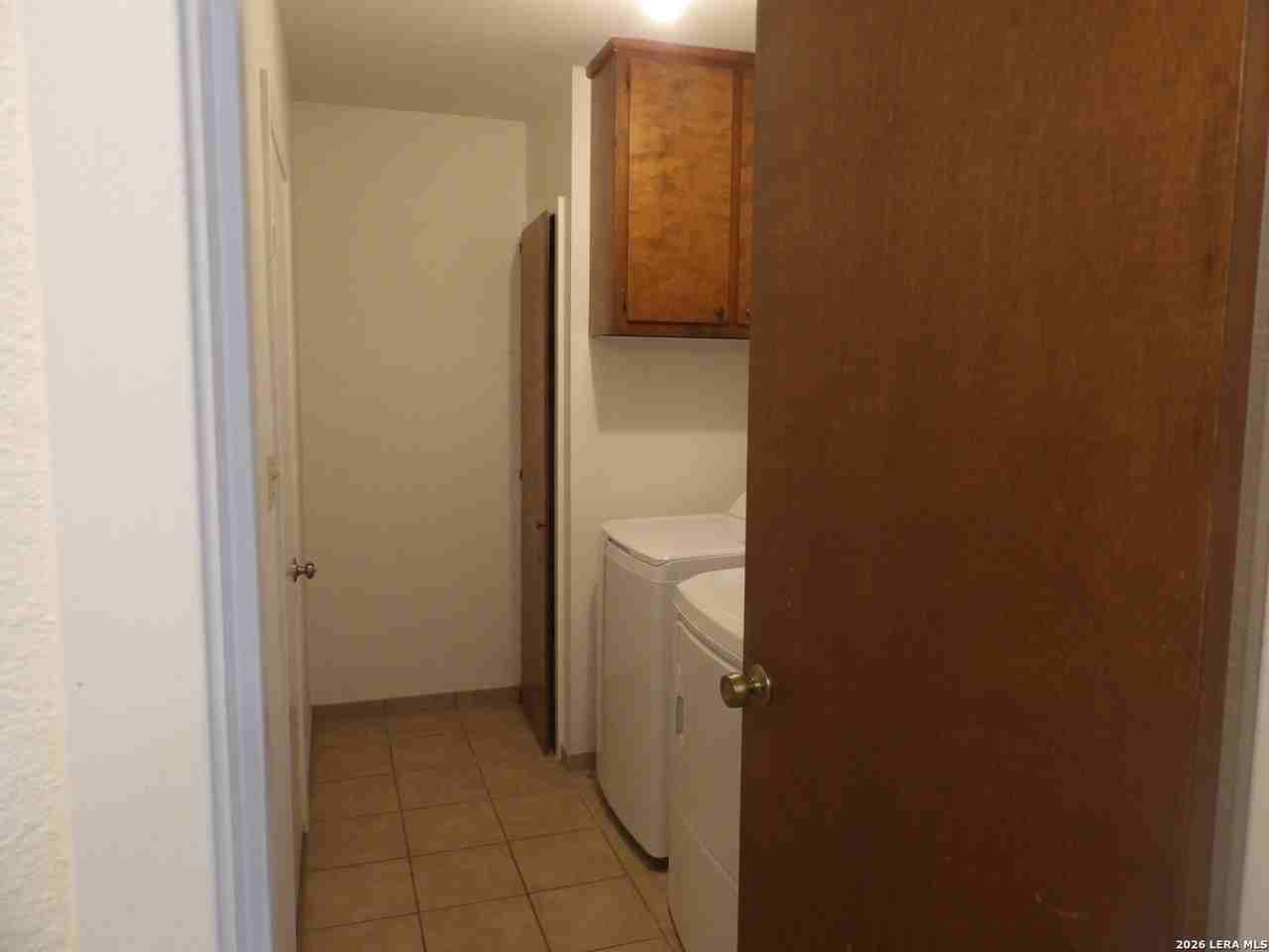 240 Glenbrook Dr - Photo 7 of 37