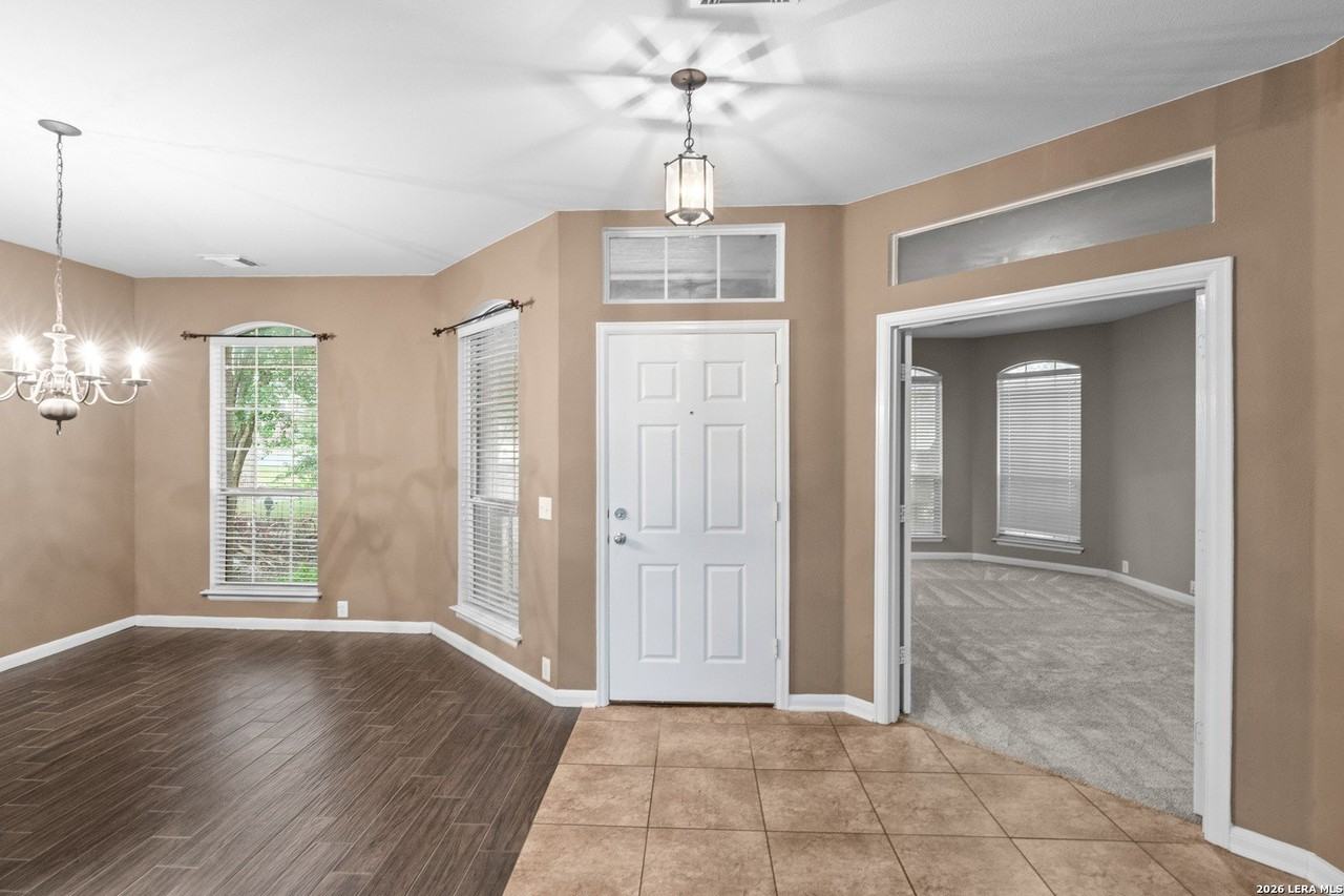 1519 Lookout Pt - Photo 4 of 42
