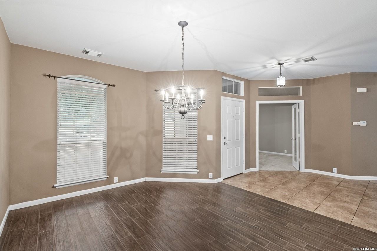 1519 Lookout Pt - Photo 5 of 42