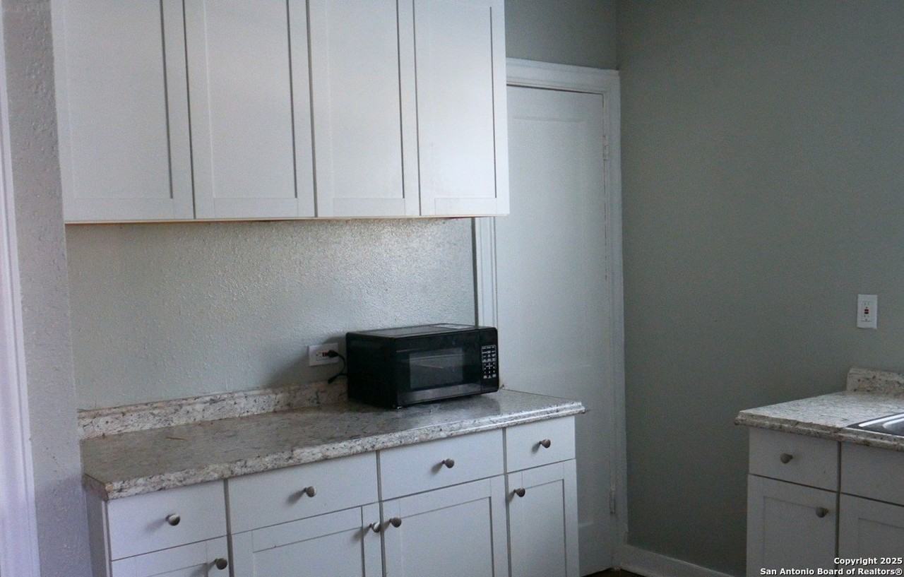 434 Elmwood Dr - Photo 3 of 15