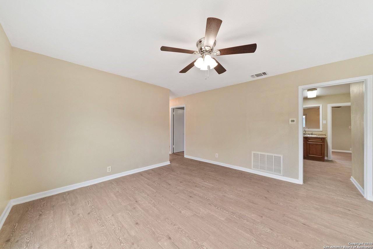 134 Gayle Ave - Photo 4 of 34