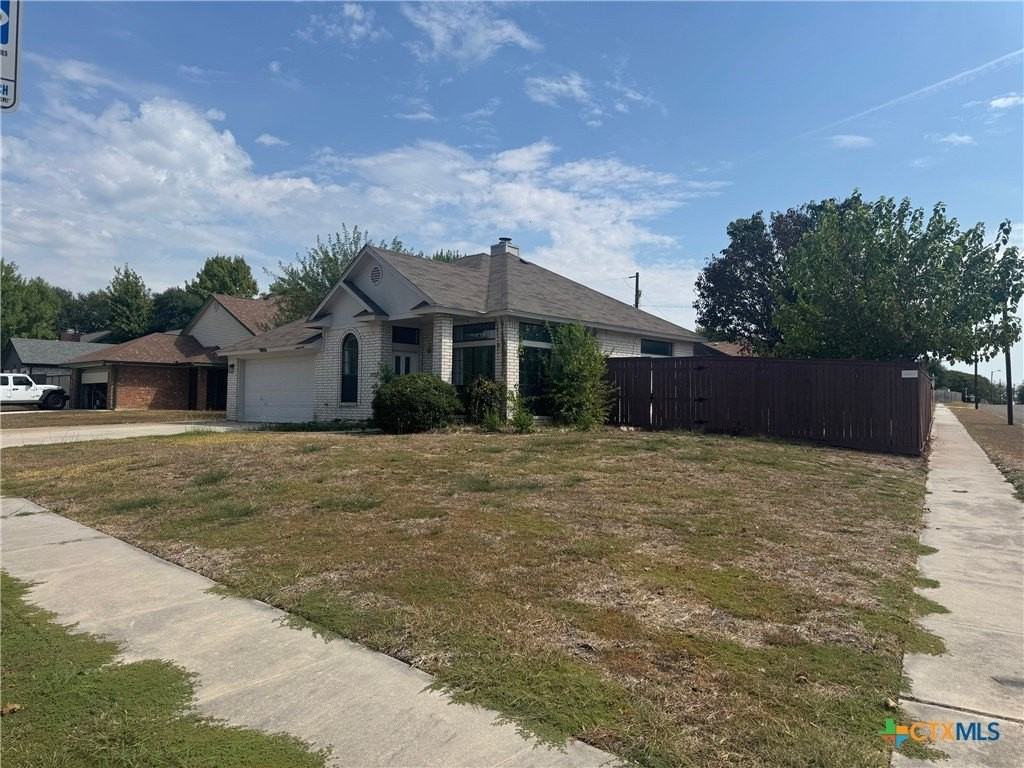 1806 Sundown Dr - Photo 2 of 22