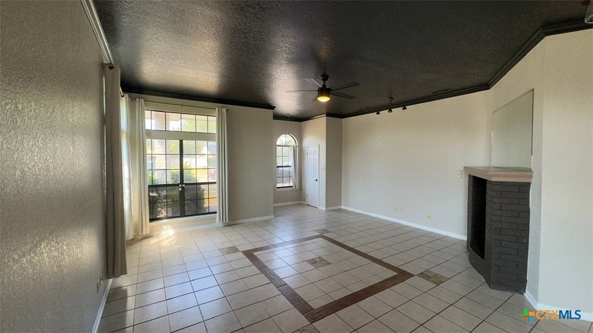 1806 Sundown Dr - Photo 5 of 22