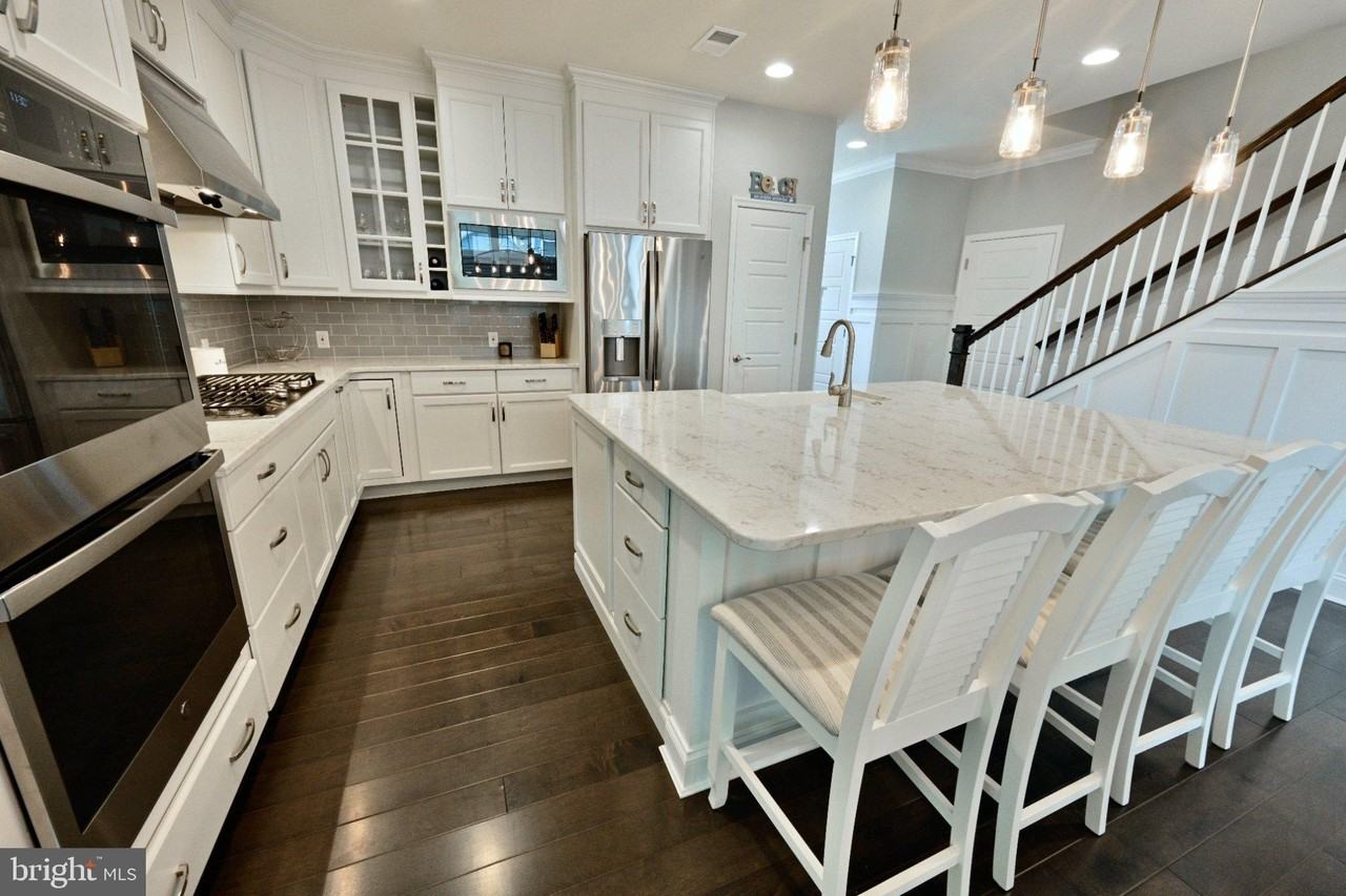 19059 Charlottetown Way - Photo 4 of 28