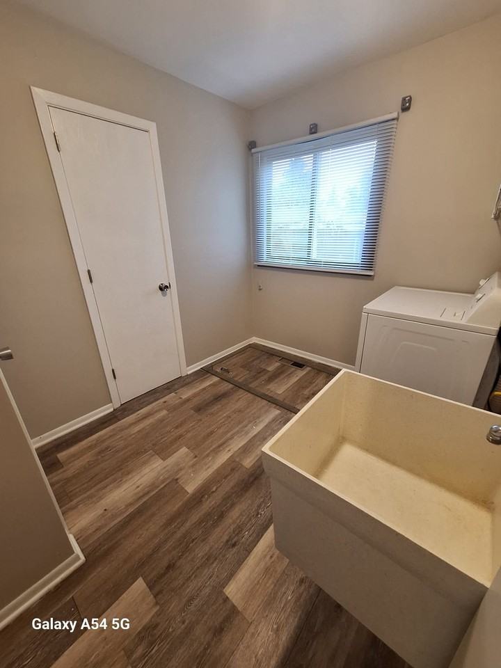 2349 Anna Ave #1 - Photo 7 of 8