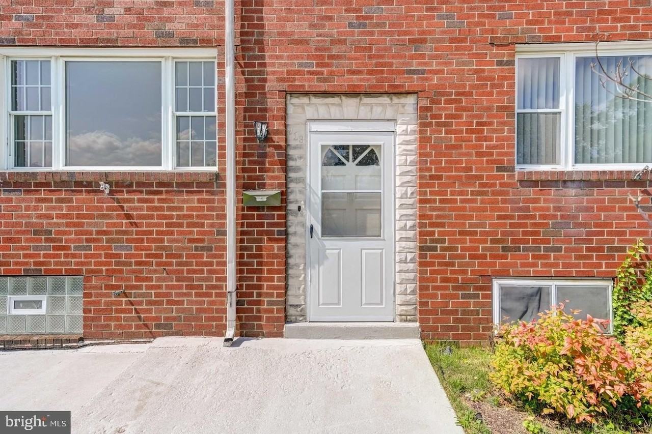 913 Regina Dr - Photo 2 of 8