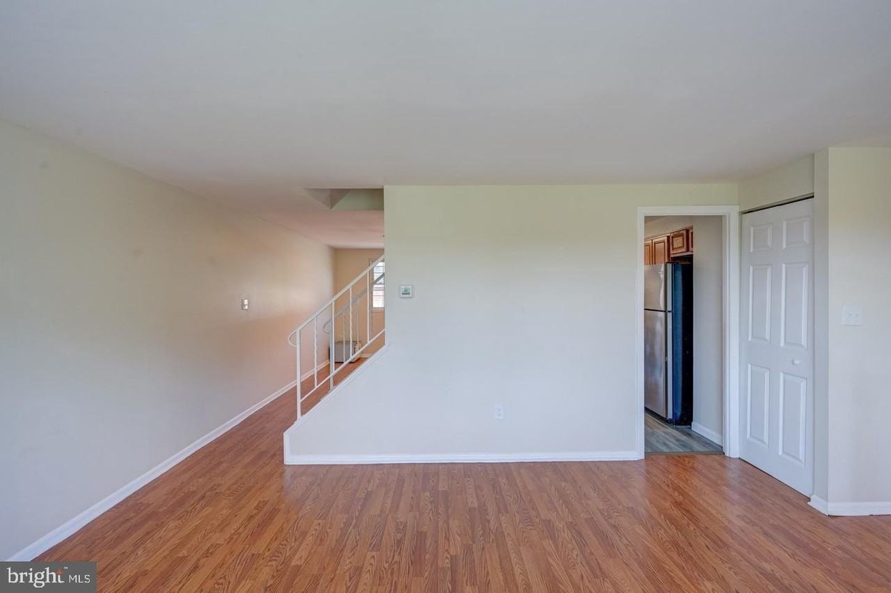 913 Regina Dr - Photo 5 of 8