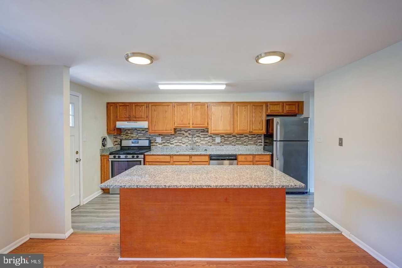 913 Regina Dr - Photo 6 of 8