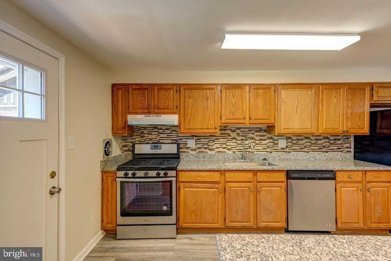 913 Regina Dr - Photo 7 of 8