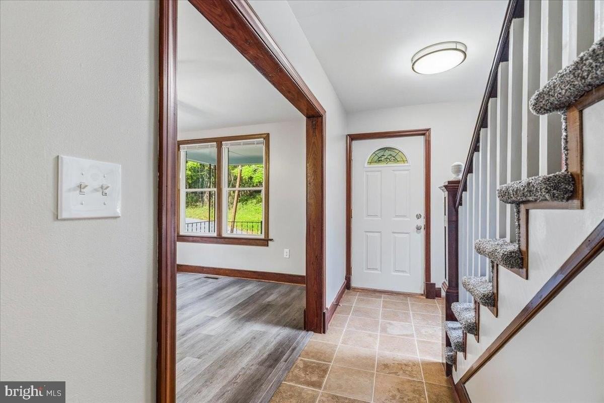 104 Greenwood St - Photo 5 of 37