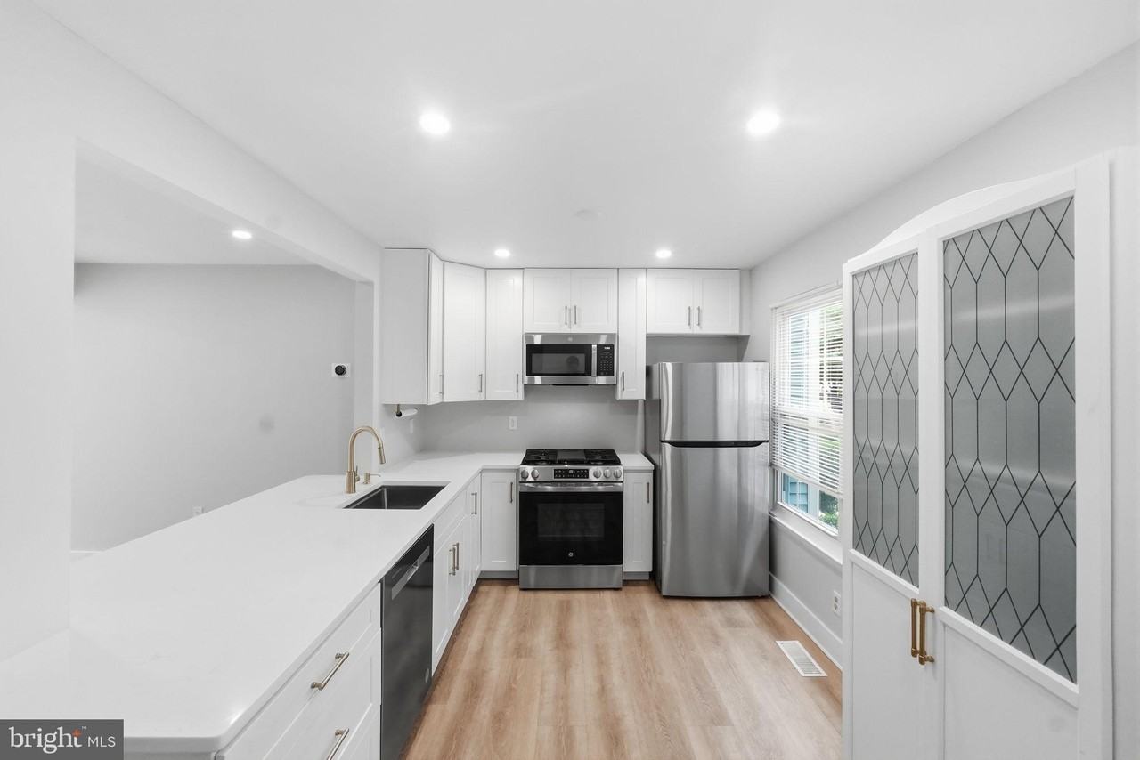 8139 Hallmark Pl - Photo 3 of 25