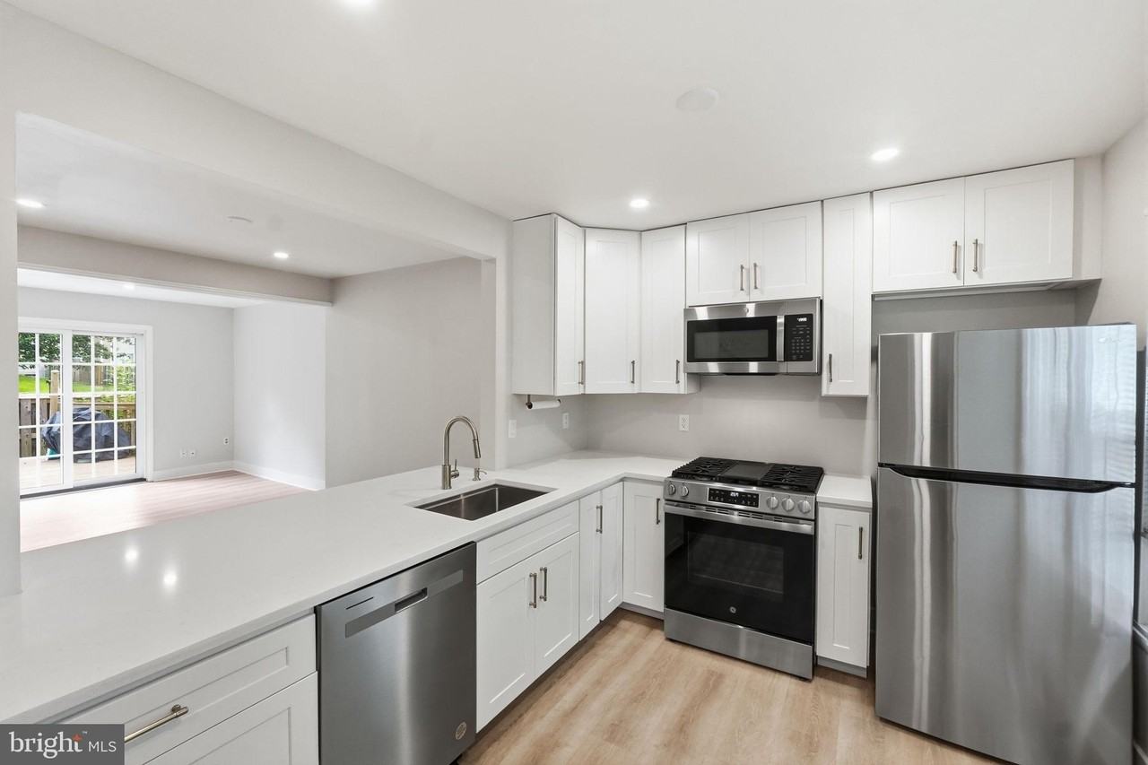 8139 Hallmark Pl - Photo 4 of 25