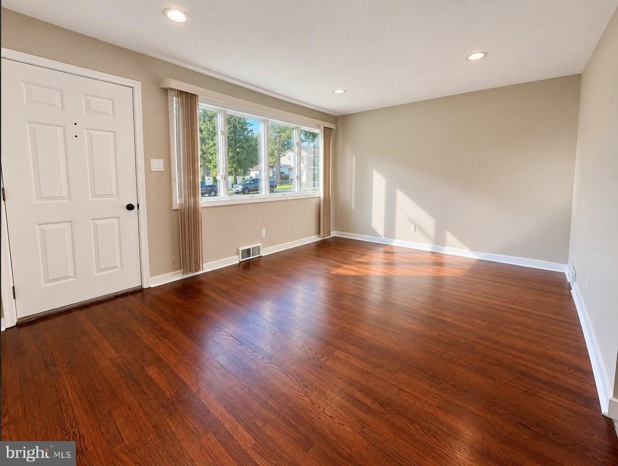 1405 Griffith Ave - Photo 3 of 20