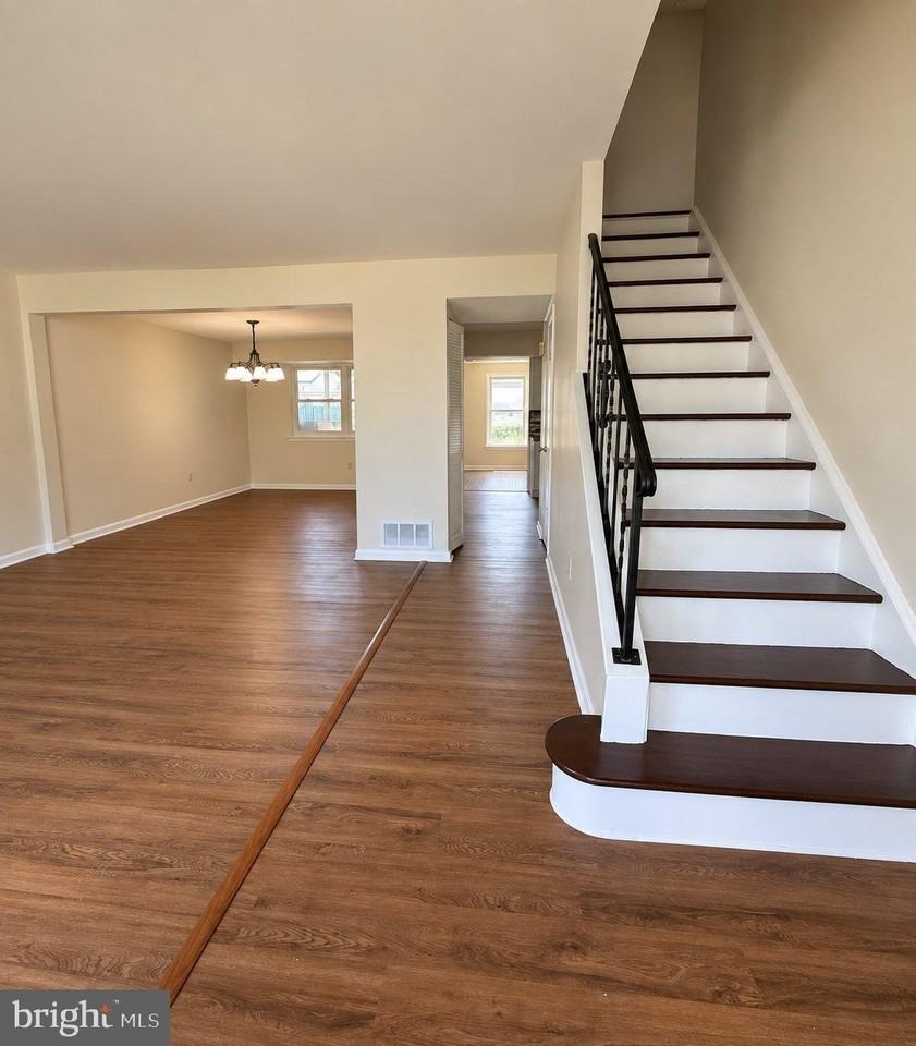 1606 Beechwood Pl - Photo 2 of 30
