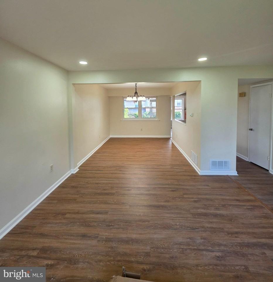 1606 Beechwood Pl - Photo 4 of 30