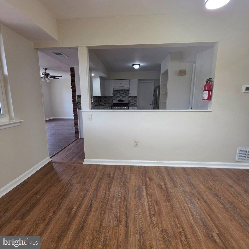 1606 Beechwood Pl - Photo 6 of 30