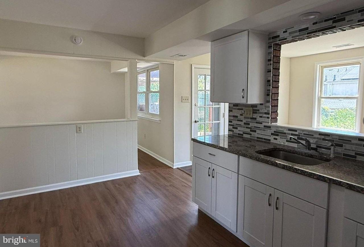 1606 Beechwood Pl - Photo 7 of 30