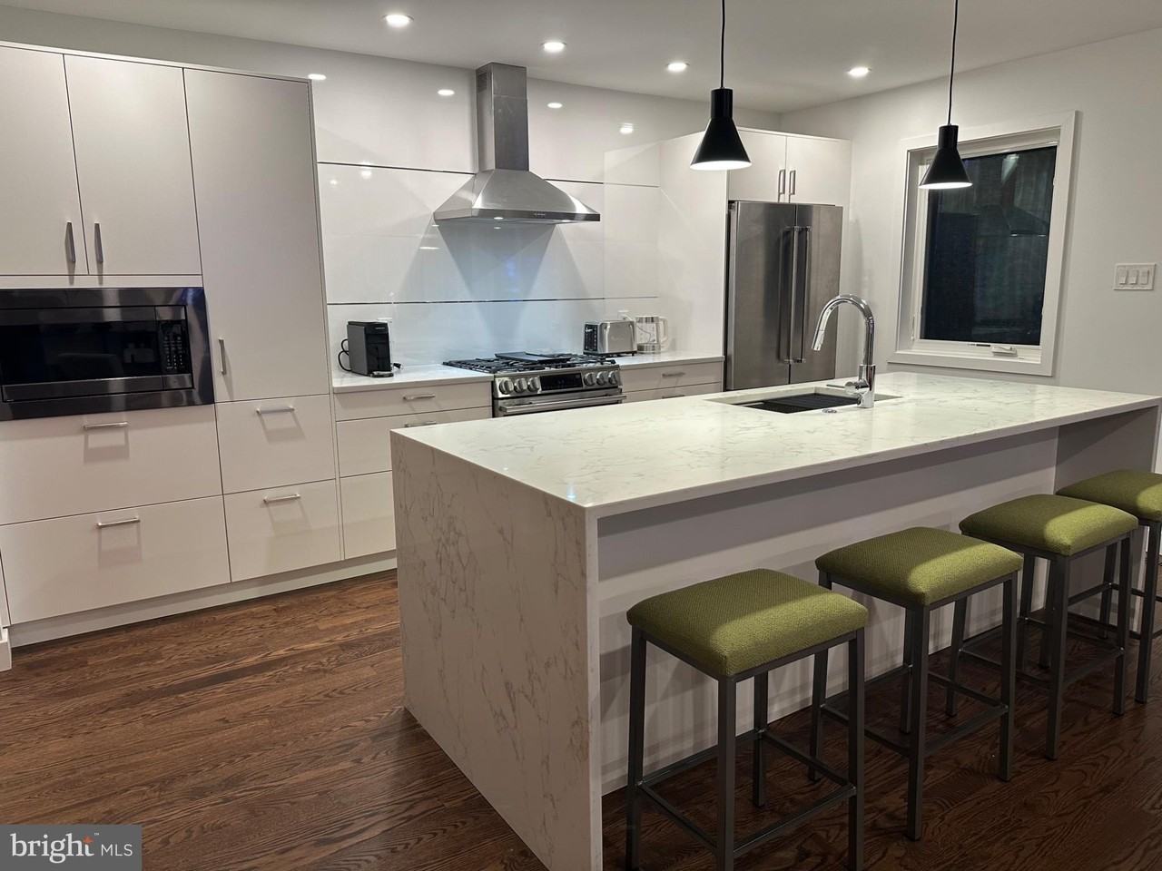 713 Woodfield Rd - Photo 3 of 45