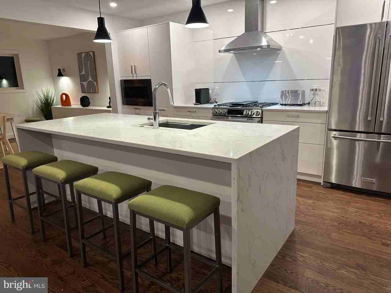 713 Woodfield Rd - Photo 4 of 45
