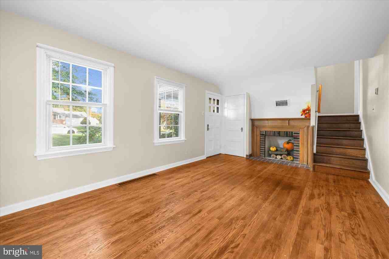 526 Green St - Photo 3 of 40
