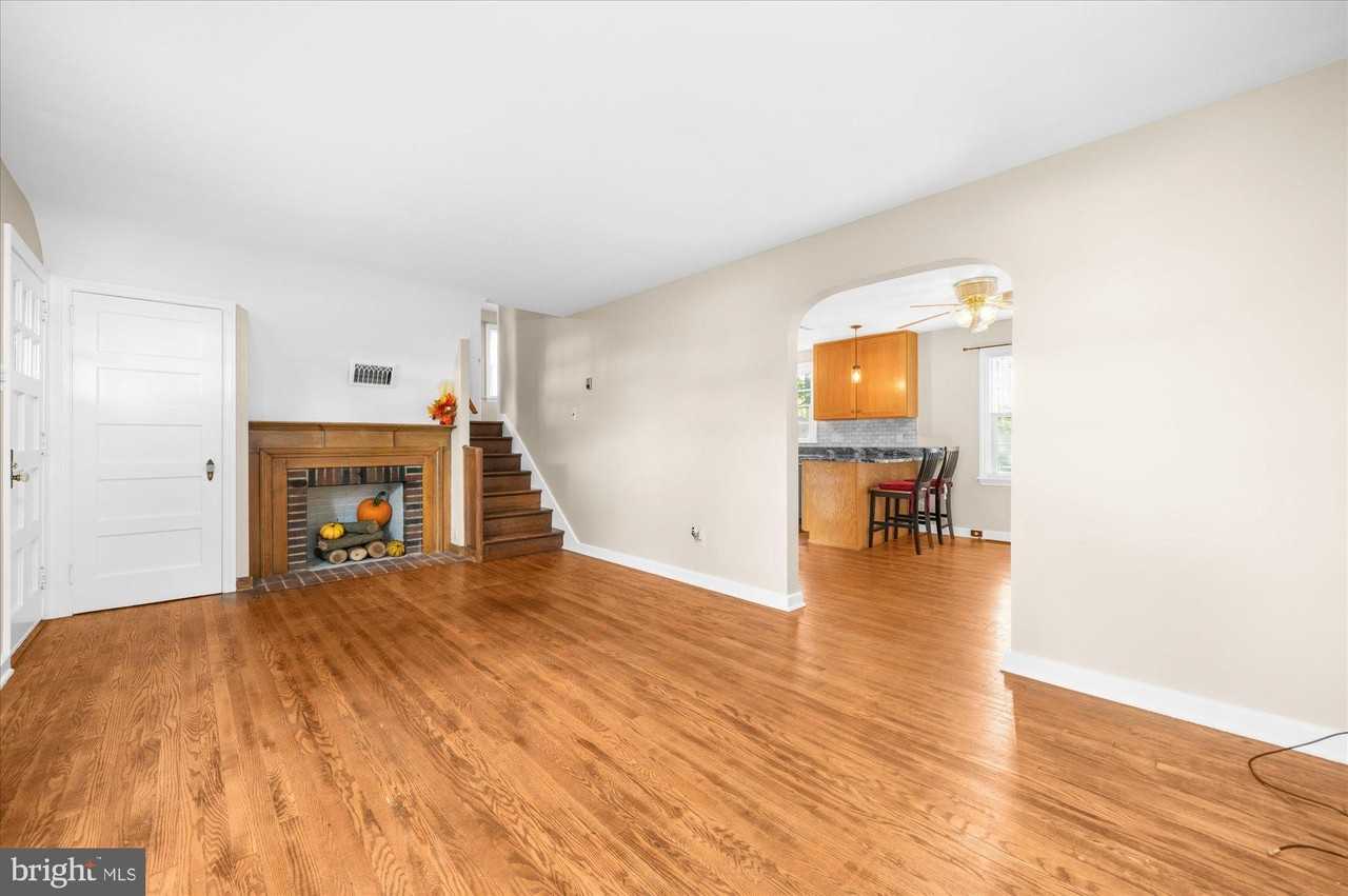 526 Green St - Photo 4 of 40