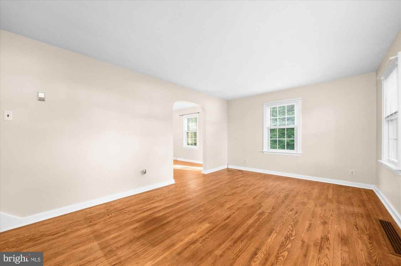 526 Green St - Photo 5 of 40