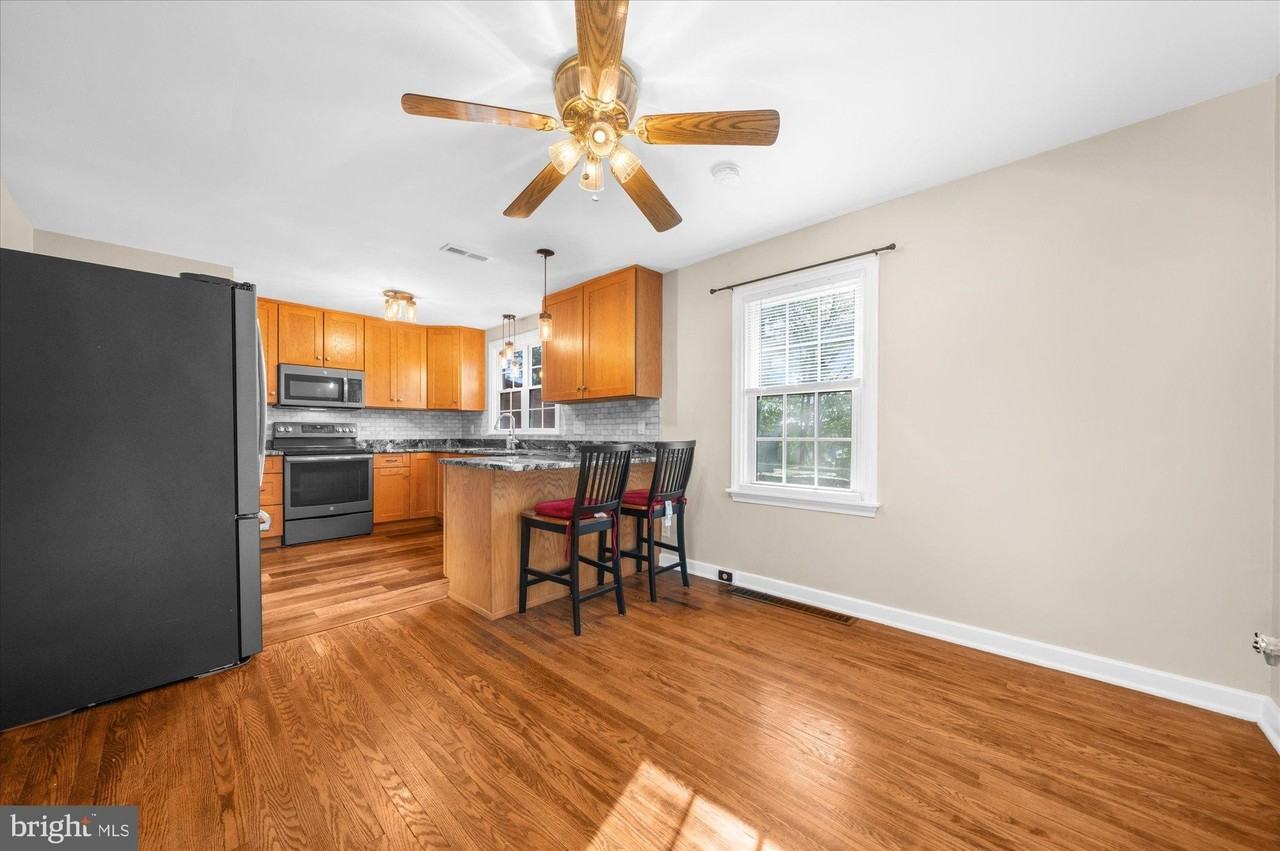 526 Green St - Photo 7 of 40